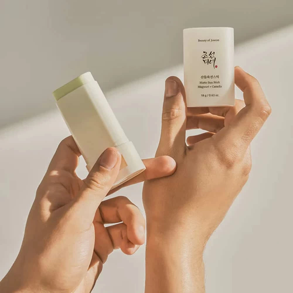 Matte sun stick: Mugwort + Camelia SPF50+